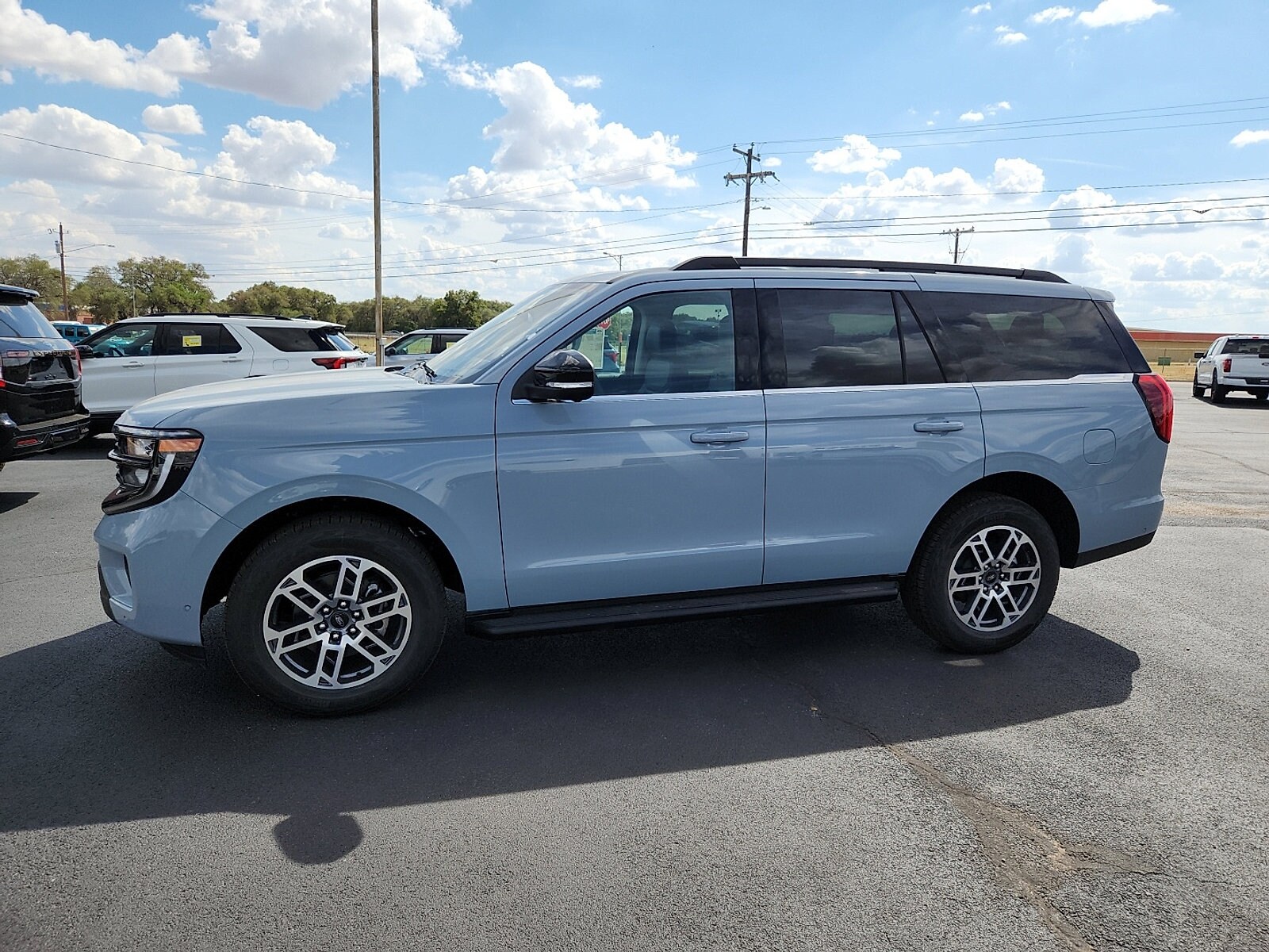 2025 Ford Expedition photo 2