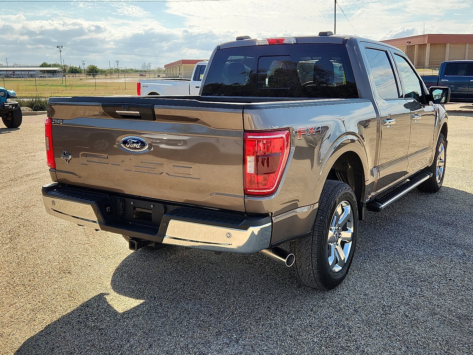 2023 Ford F-150 XLT photo 3