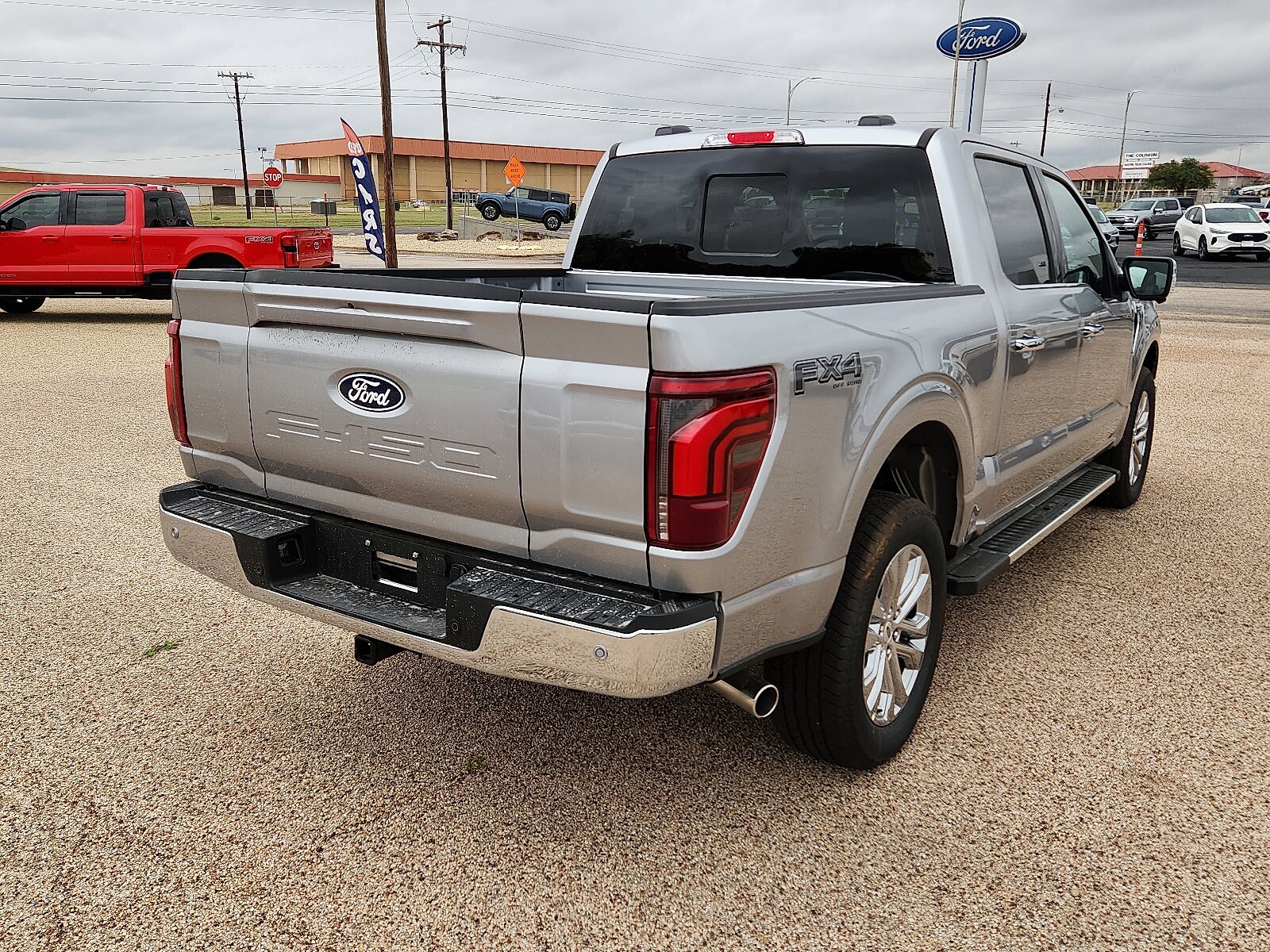 2025 Ford F-150 Lariat photo 4