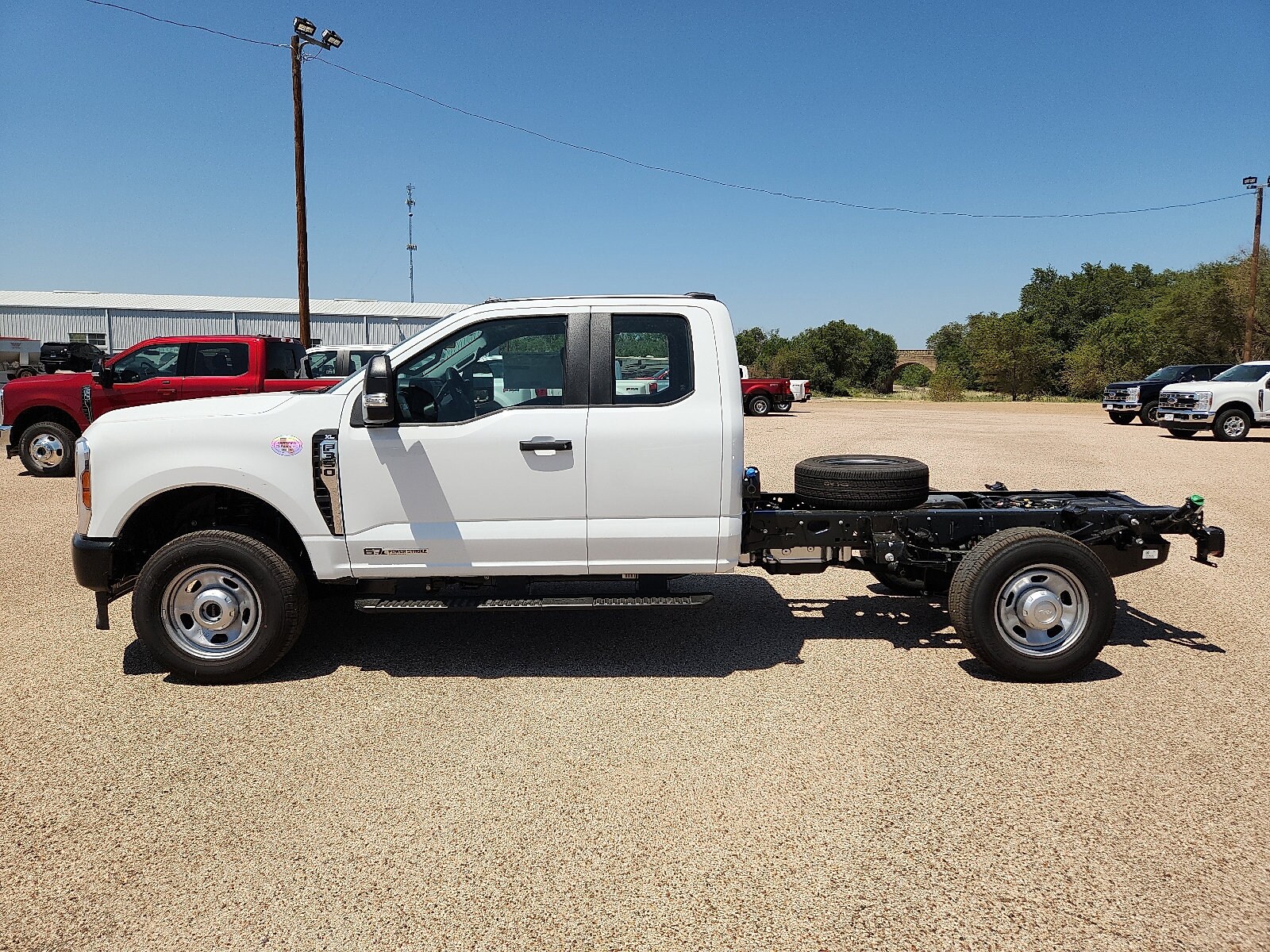 2025 Ford F-350 Super Duty Chassis Cab XL - Photo 2