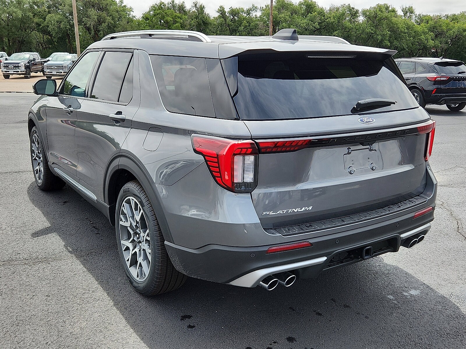 2025 Ford Explorer Platinum photo 3