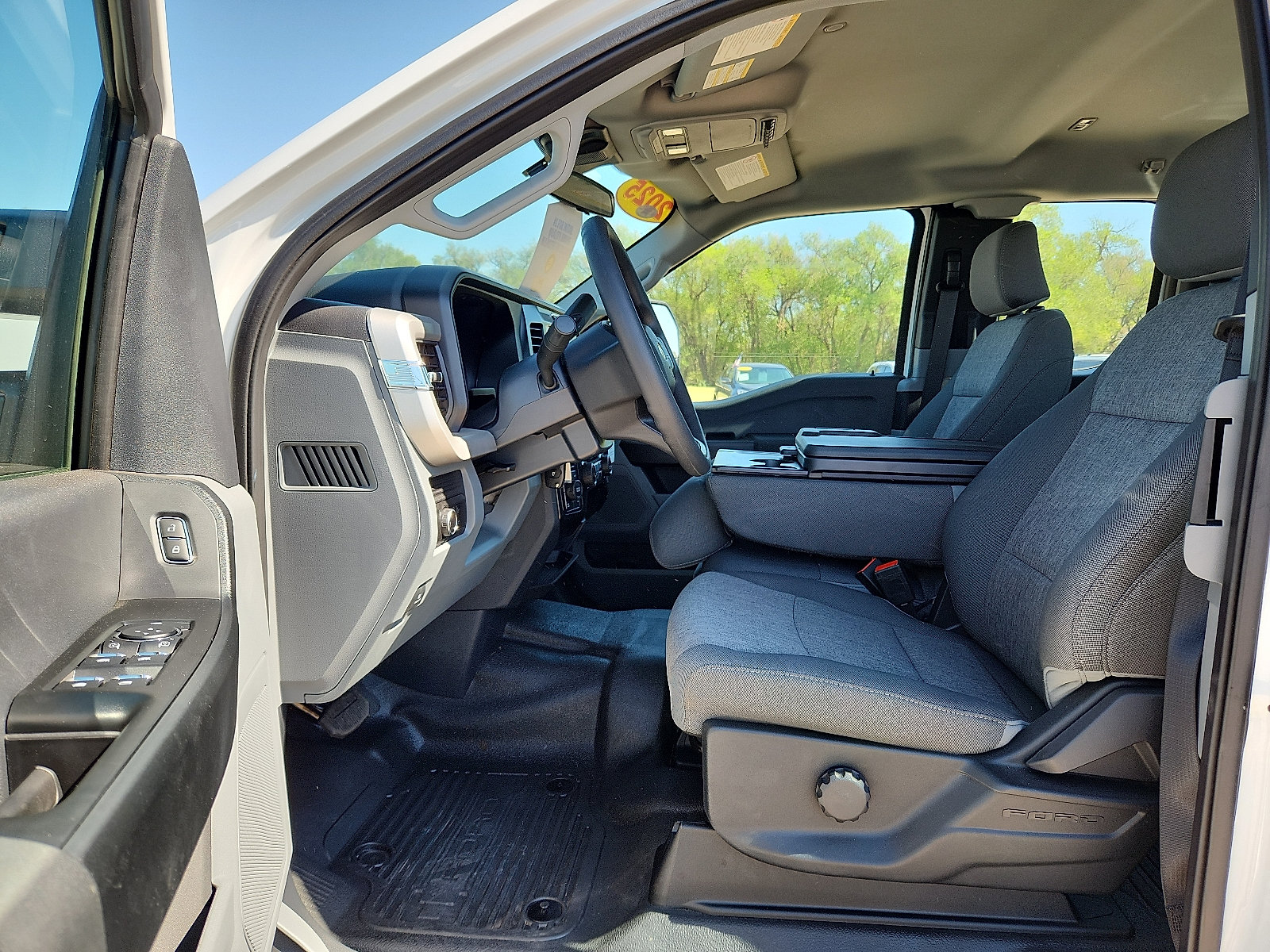 2025 Ford F-350 Super Duty Chassis Cab XL - Photo 17