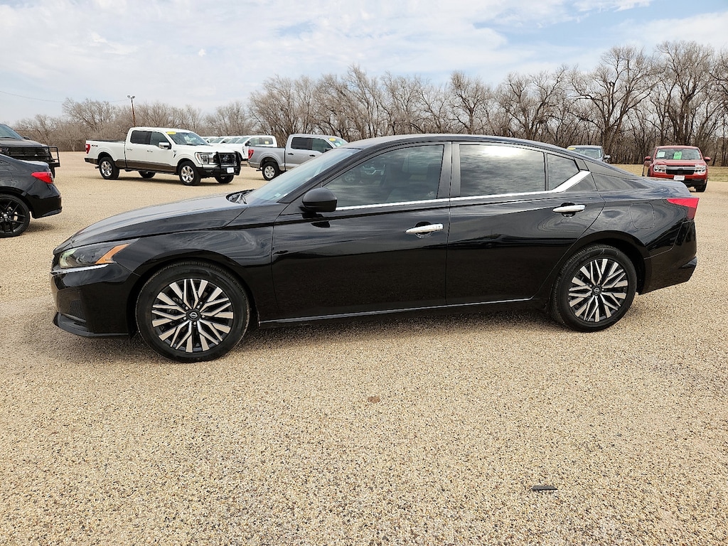 Used 2024 Nissan Altima 2.5 SV Sedan