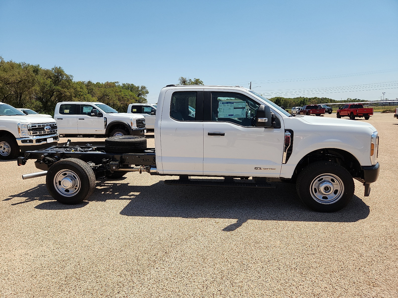 2025 Ford F-350 Super Duty Chassis Cab XL - Photo 5