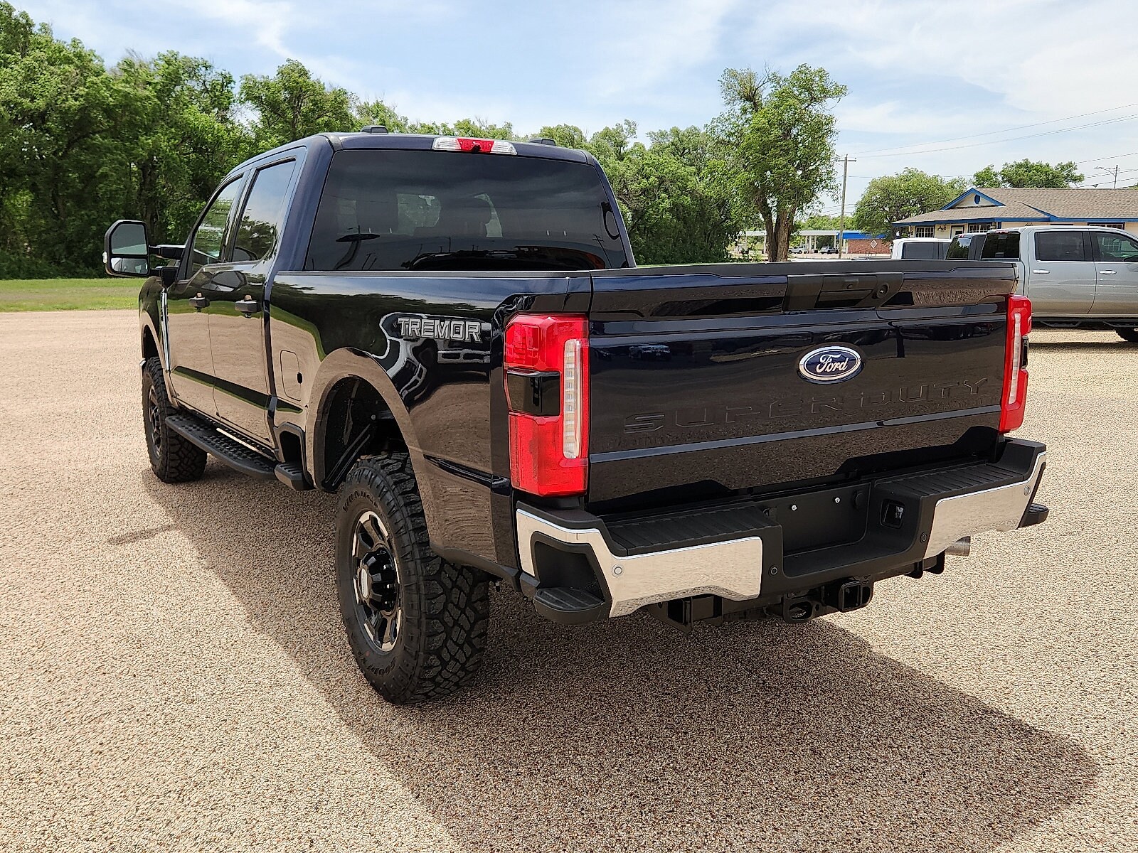 2025 Ford F-350 XLT photo 2