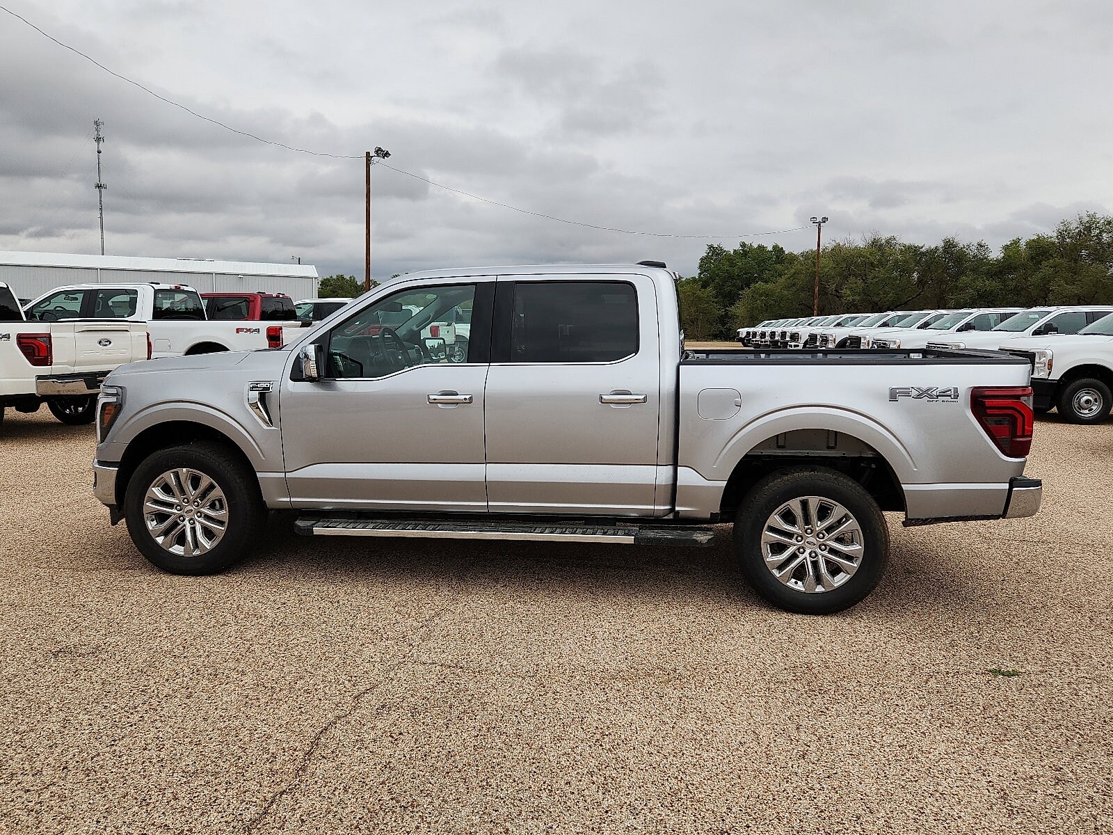 2025 Ford F-150 Lariat photo 2
