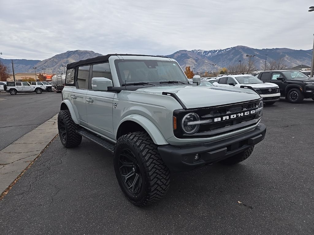 2021 Ford Bronco Outer Banks photo 3