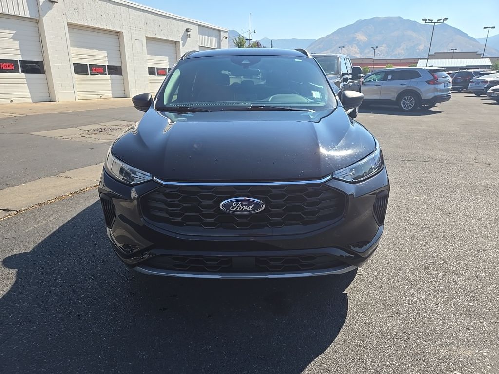 2024 Ford Escape ST-Line photo 2