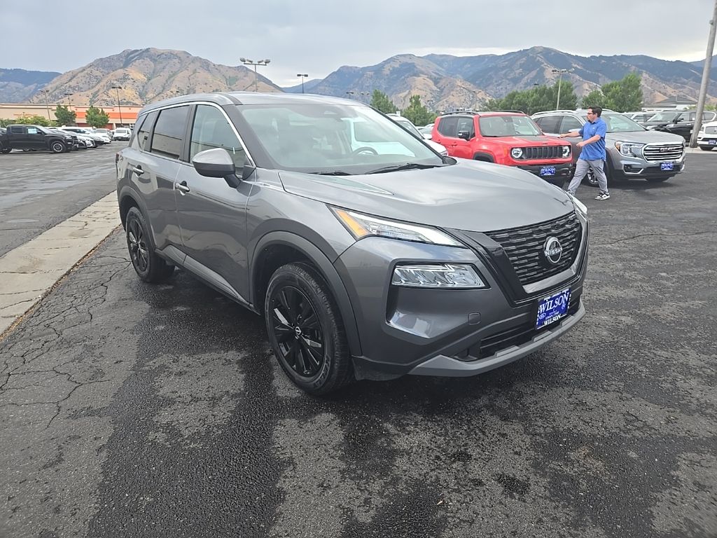 2023 Nissan Rogue SV photo 3