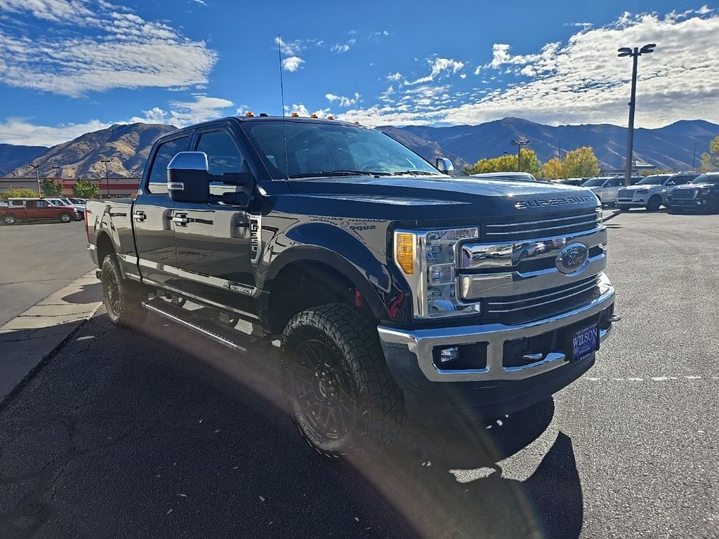 2017 Ford F-350 Lariat photo 3