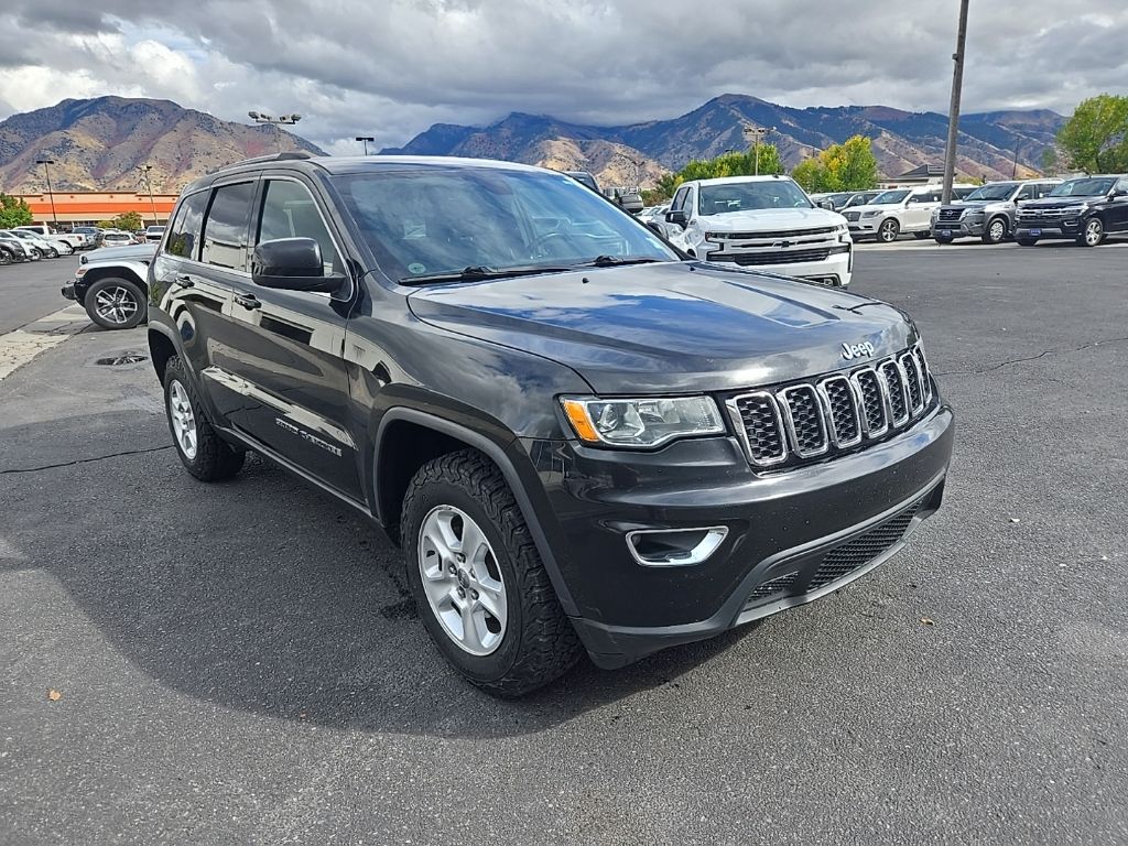2017 Jeep Grand Cherokee Laredo photo 3