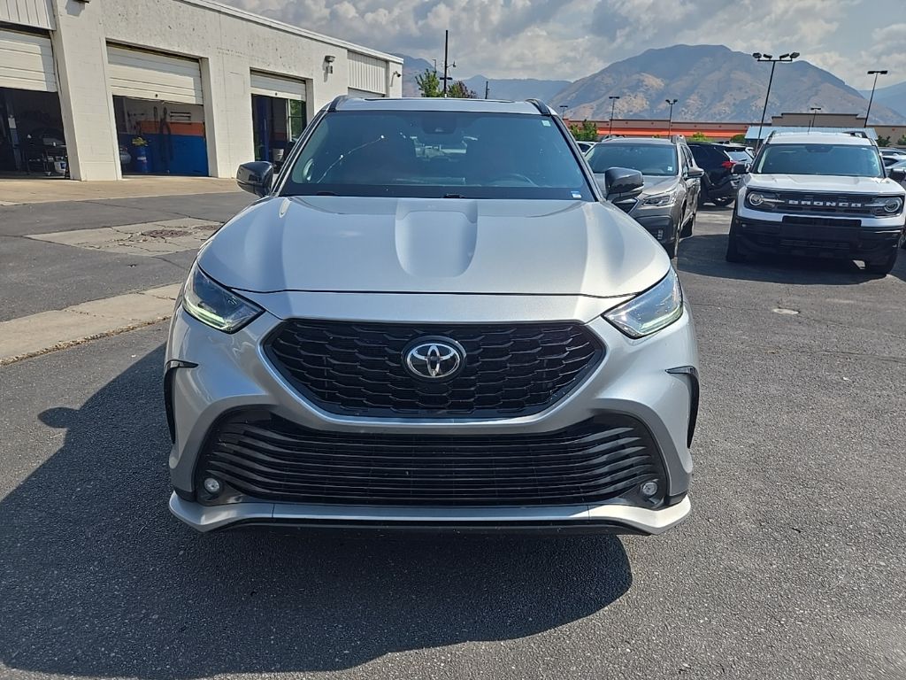 2022 Toyota Highlander XSE photo 2