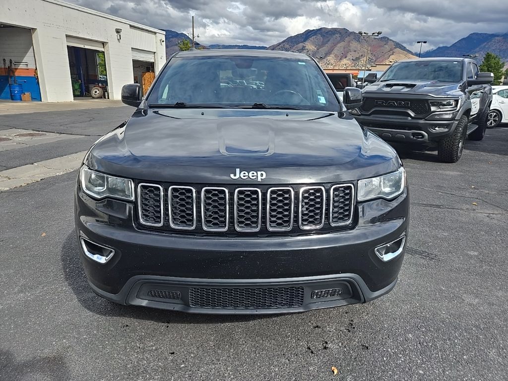 2017 Jeep Grand Cherokee Laredo photo 2