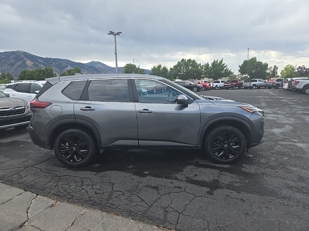 2023 Nissan Rogue SV photo 4