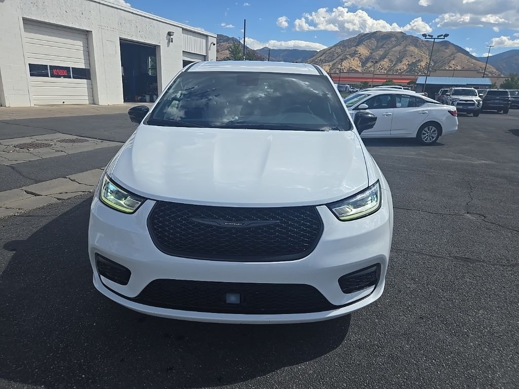 Used 2024 Chrysler Pacifica Plug-In Hybrid Select Van Passenger Van