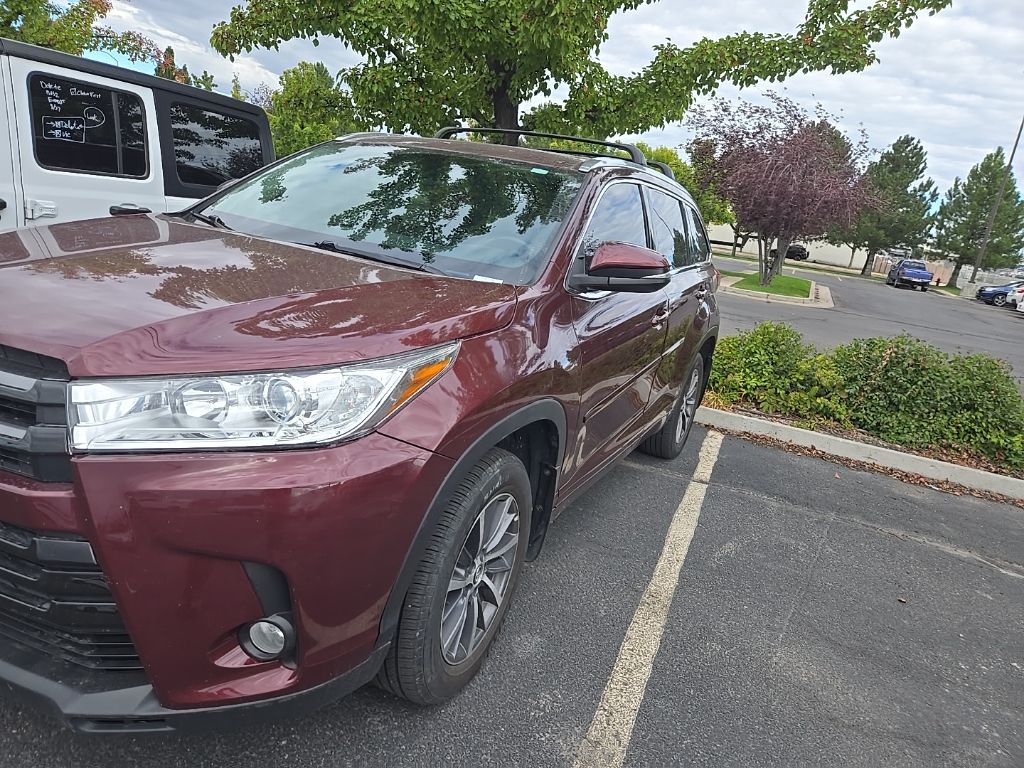 2018 Toyota Highlander XLE photo 2