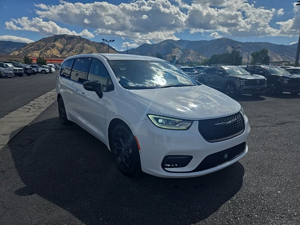 Used 2024 Chrysler Pacifica Plug-In Hybrid Select Van Passenger Van