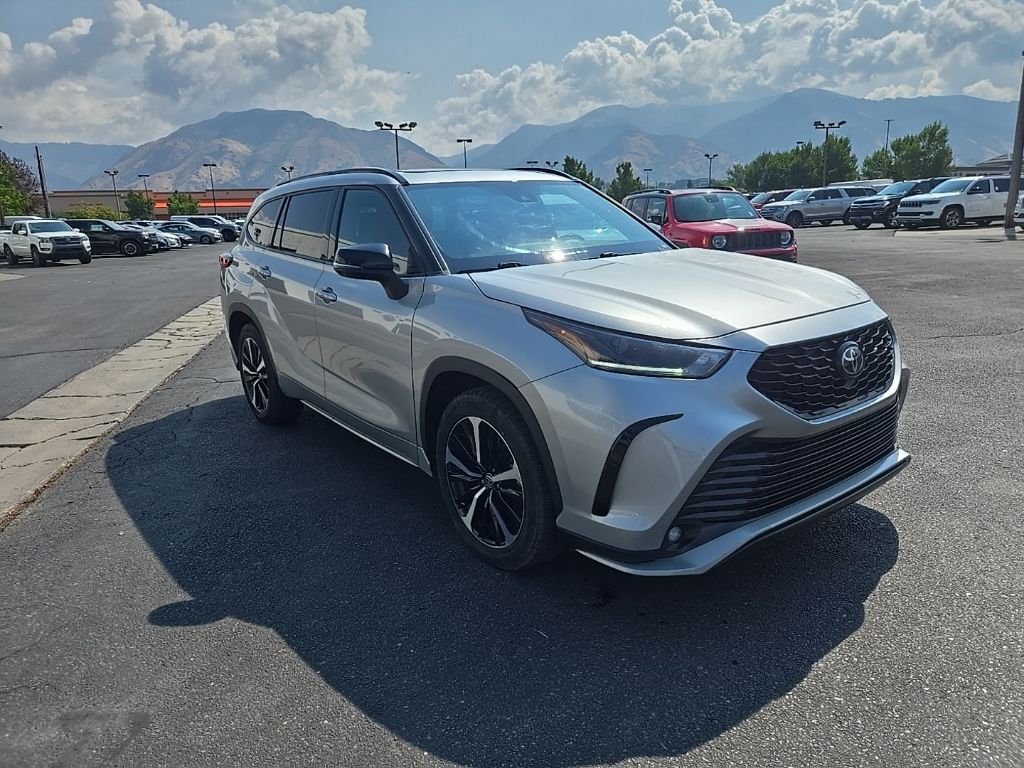 2022 Toyota Highlander XSE photo 3