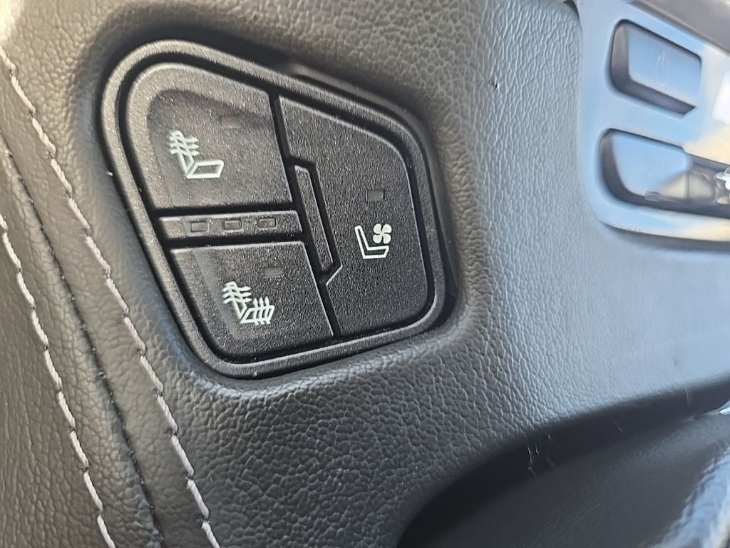 2020 GMC Yukon Denali - Photo 24