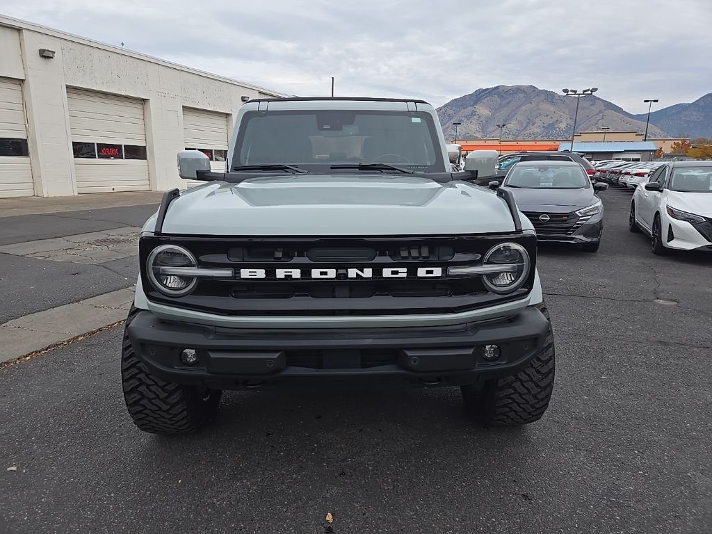 2021 Ford Bronco Outer Banks photo 2