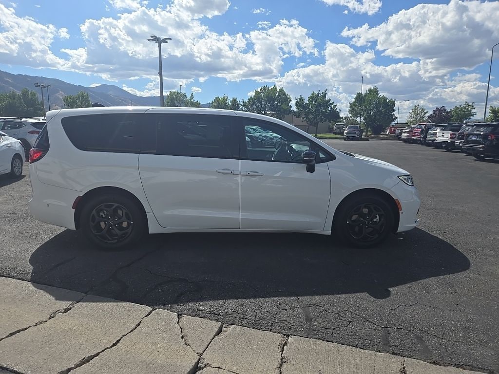 Used 2024 Chrysler Pacifica Plug-In Hybrid Select Van Passenger Van