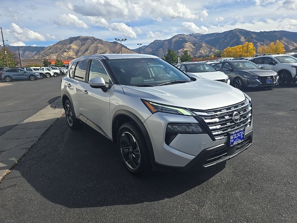 2024 Nissan Rogue SV photo 2