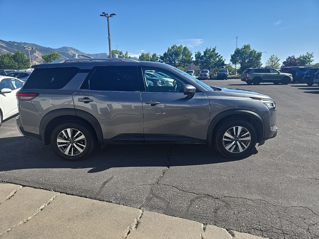 Used 2024 Nissan Pathfinder SL SUV