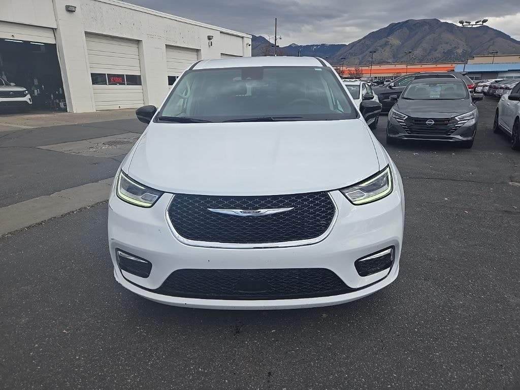 Used 2024 Chrysler Pacifica Touring L Van Passenger Van