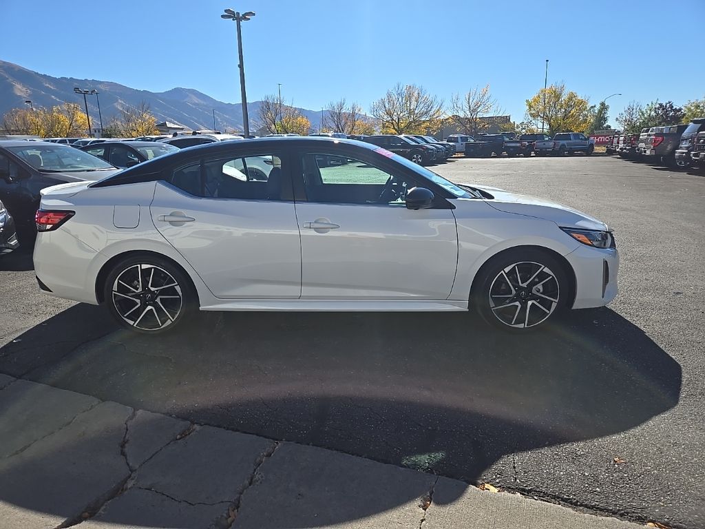 2024 Nissan Sentra SR photo 4
