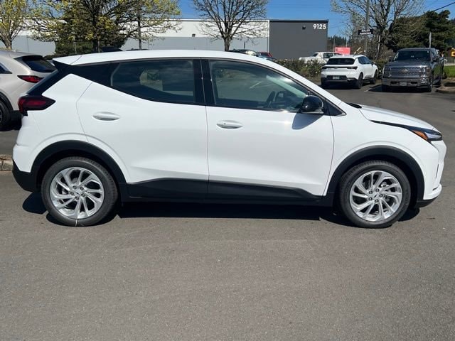 2027 Chevrolet Bolt LT - Photo 9