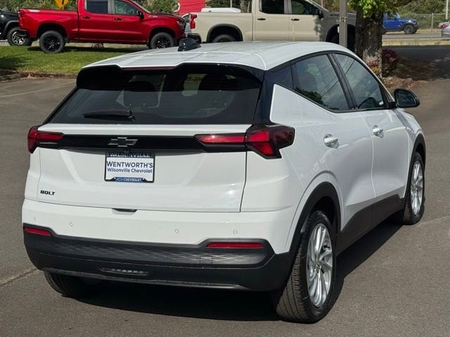2027 Chevrolet Bolt LT - Photo 7