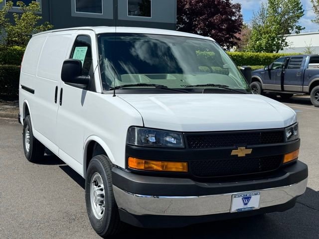 2026 Chevrolet Express 2500 Work Van HD's photo