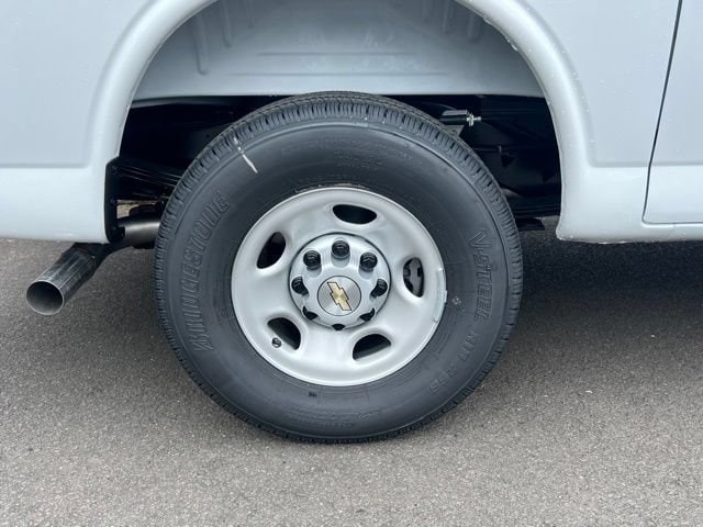 2026 Chevrolet Express Cargo Work Van - Photo 9