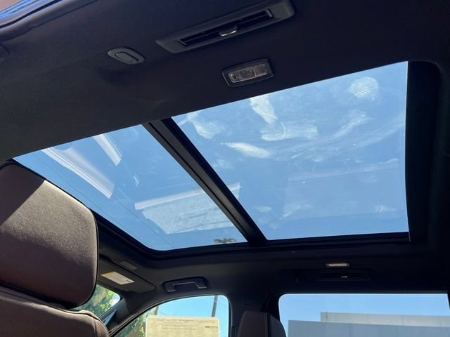 2026 Chevrolet Suburban High Country - Photo 17