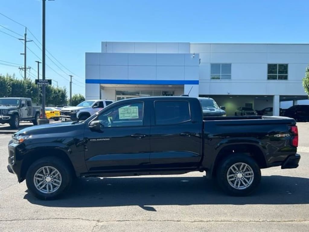 New 2025 Chevrolet Colorado WT/LT Truck