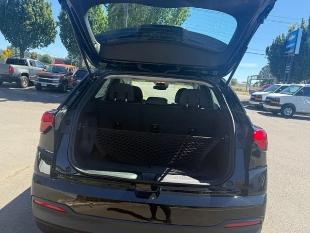 2027 Chevrolet Bolt LT - Photo 9