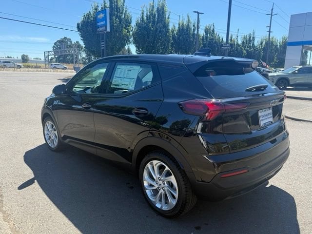 2027 Chevrolet Bolt LT - Photo 7