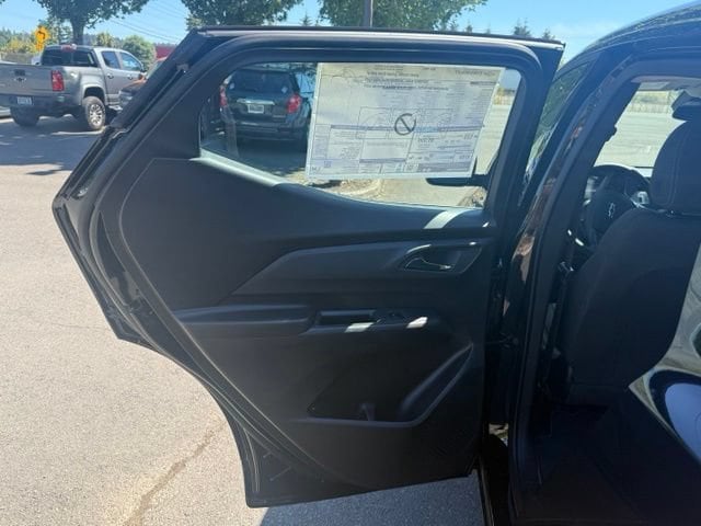 2027 Chevrolet Bolt LT - Photo 8