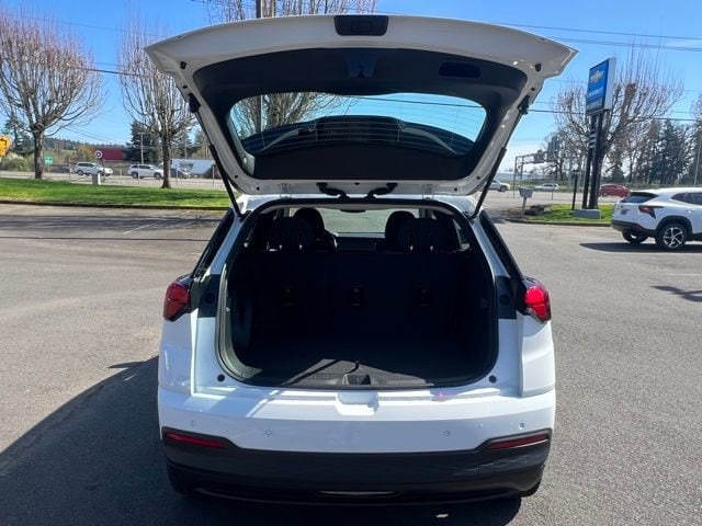 2027 Chevrolet Bolt LT - Photo 7