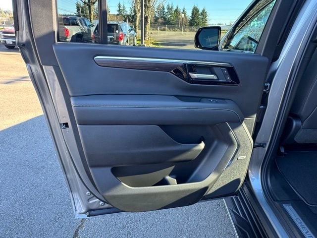 2026 Chevrolet Suburban Premier - Photo 10