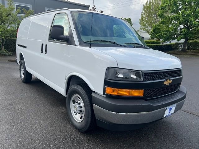 2026 Chevrolet Express 2500 Work Van HD's photo