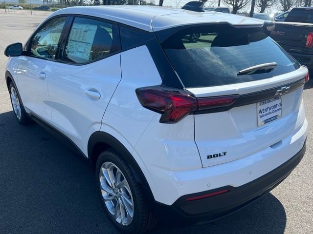 2027 Chevrolet Bolt LT - Photo 5