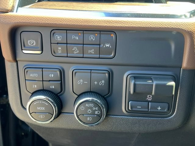 2026 Chevrolet Suburban High Country - Photo 24