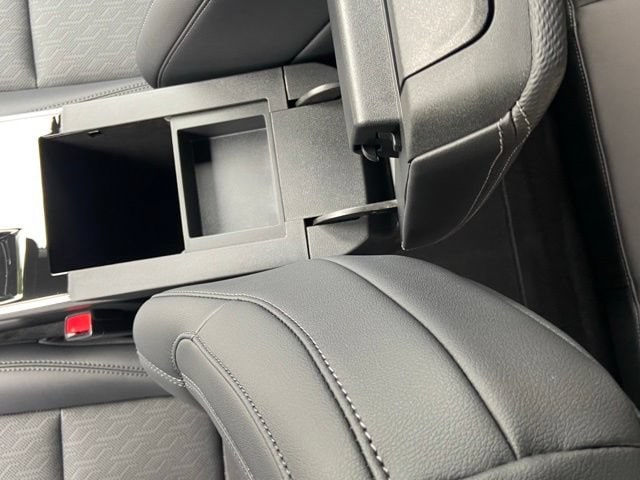 2027 Chevrolet Equinox LT - Photo 32