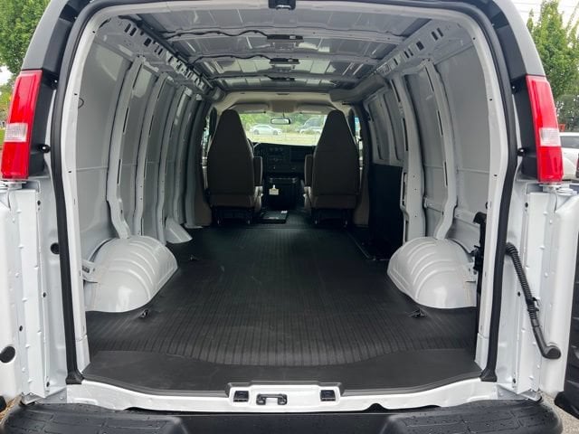 2026 Chevrolet Express Cargo Work Van - Photo 10