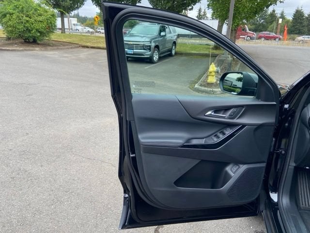 2027 Chevrolet Equinox LT - Photo 17
