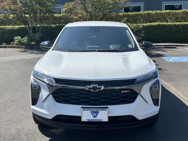 2025 Chevrolet Trax photo 2