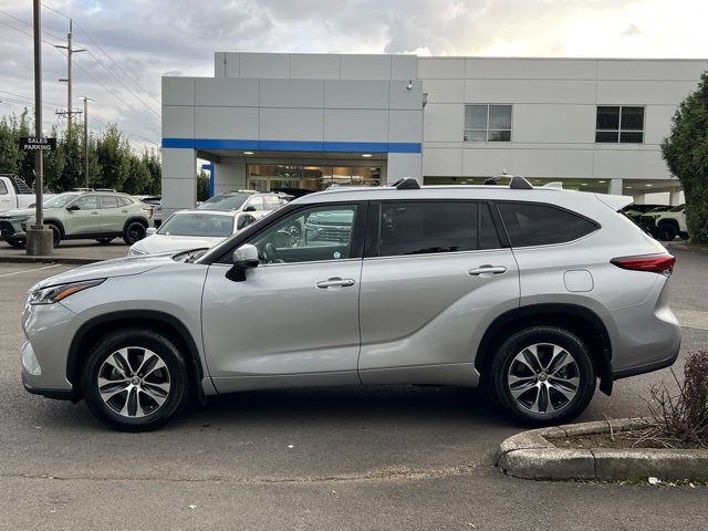 2021 Toyota Highlander XLE photo 4