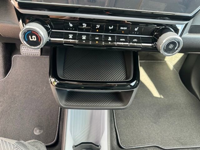 2027 Chevrolet Bolt LT - Photo 24