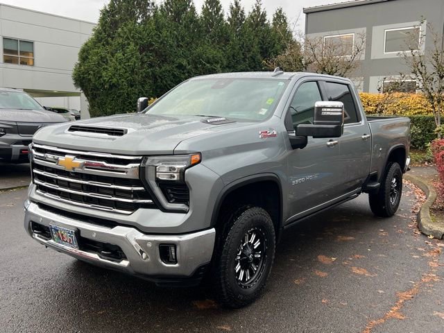 2024 Chevrolet Silverado 3500HD LTZ photo 3